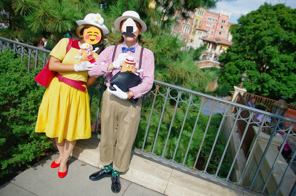 おむすび トイマニ仕様なポテトヘッド夫妻のバウンド仮装しましーた 入園して5分で髭を落とし 早々に遺失物センターにお世話になりました 笑 その後もう一回髭を落とす始末 何のバウンドか気づいてくれて声かけてもらえたの嬉しかった