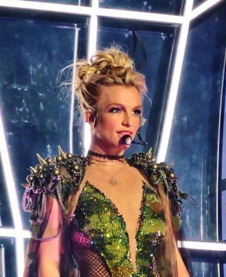 DailySpears's tweet photo. Y'all better be ready for 2018! 🔥🔥 https://t.co/WUFx82tg7y