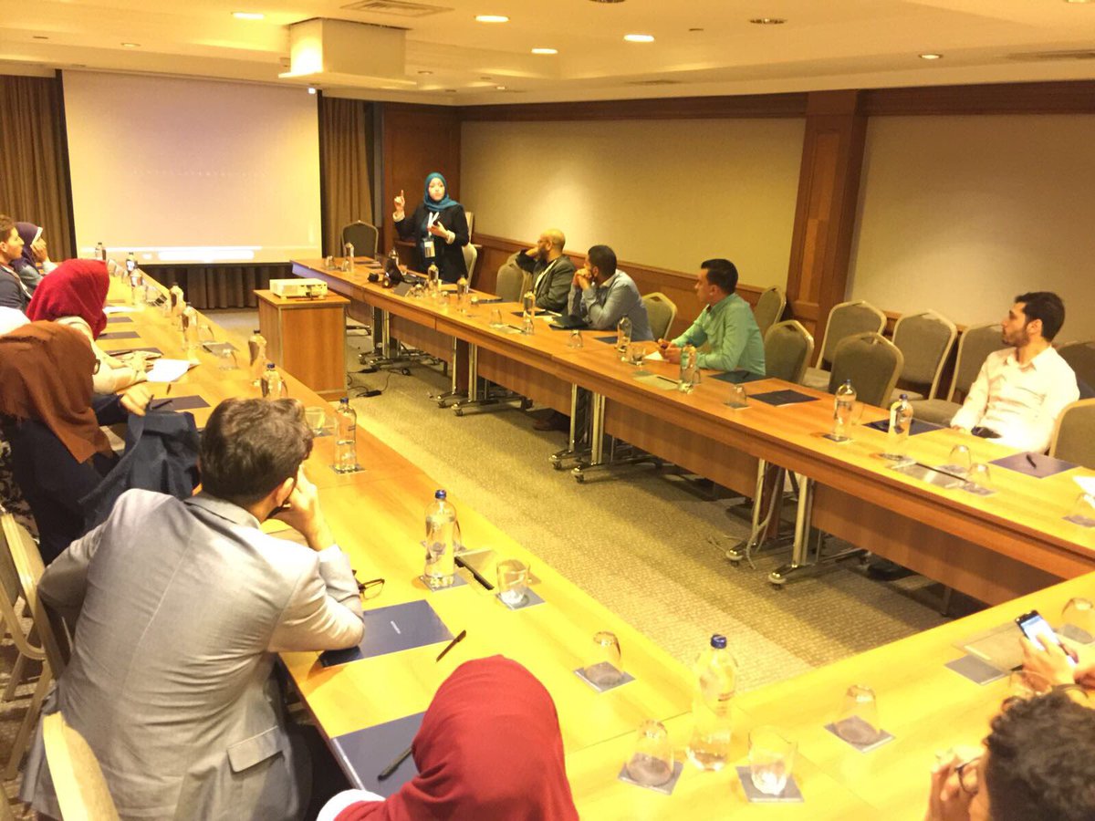 AJMInstitute's tweet photo. جانب من ورشة صحافة الموبايل للزميلة  @nadine_dimassi ضمن منتدى @SharqForum التي يشارك فيها #AJMInstitute https://t.co/aUhYPxSuib