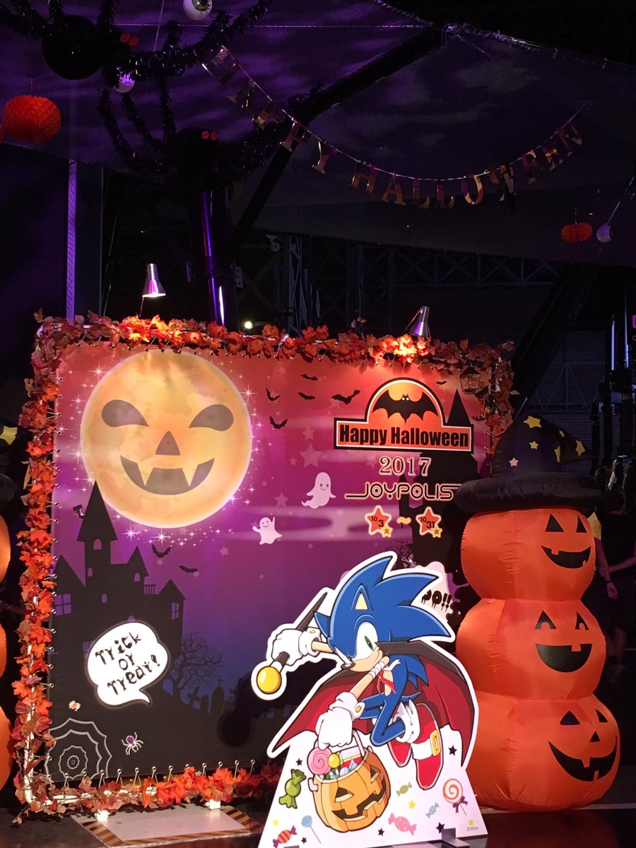 toddrowland's tweet photo. Sonic has the holiday spirit. https://t.co/eHdcOZNkEm