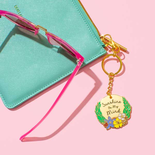 PunkyPins's tweet photo. Sunshine on my mind ☀
🛒 https://t.co/cDgXM0o1jw 
📷 @mnoo 
#SunshineOnMyMind #KeyringAddict https://t.co/9uNUiXaOGA