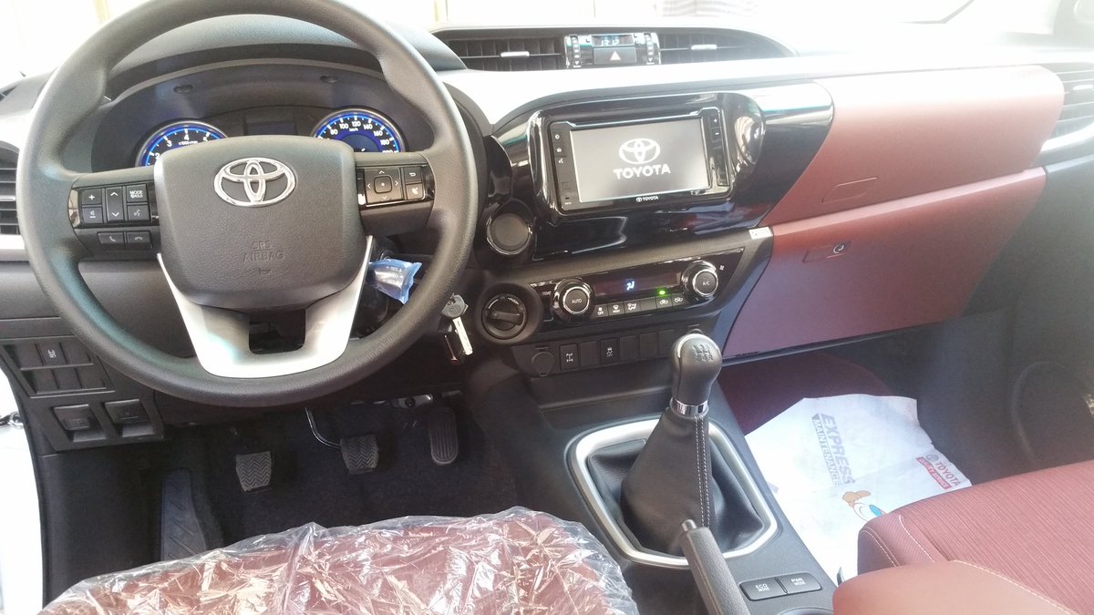 هايلكس دبل موديل 2018 لون لؤلؤي مواصفات خليجي (عماني) 
دفلك - مثبت سرعه - شاشه وكيمره
#معرض_الخليج_لتجاره_السيارات