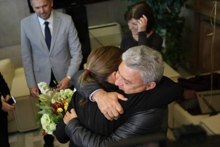 Simoreactions's tweet image. When you meet with your dad and tell him you're no.1 in the world!!! These pics are so emotional to see 🤧🥇😍