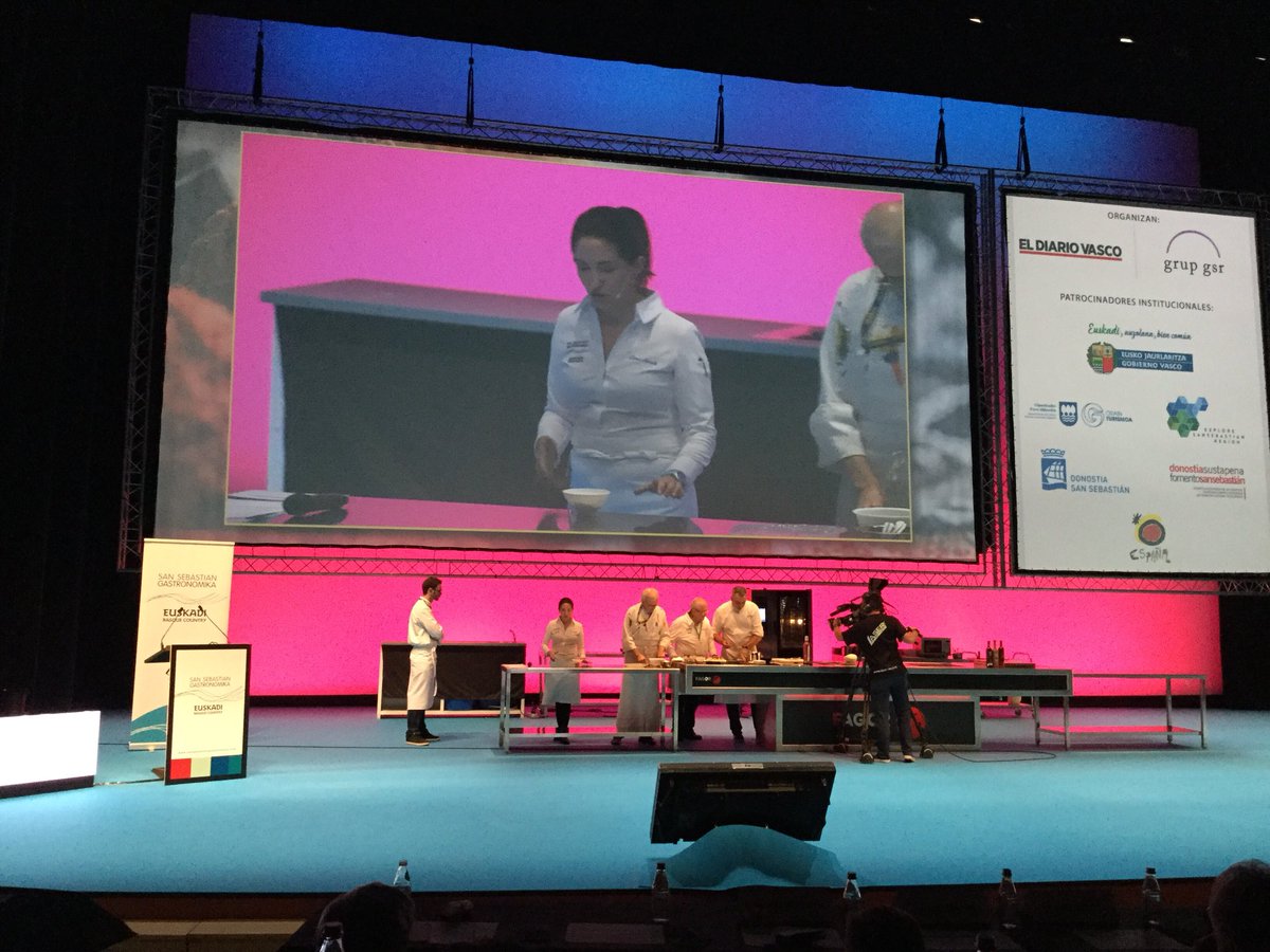 ssgastronomika's tweet photo. Queremos recuperar el sentido original en nuestra cocina, Elena Arzak #ssg17 https://t.co/rzlG42nGte