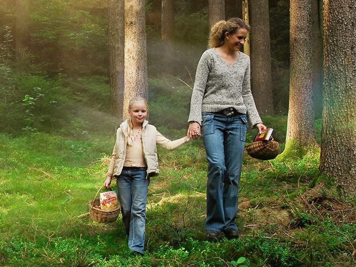 „Mama, warum laufen wir hier mit Rougette-Ofenkäse im Wald rum?“

„Wir brauchen noch Eichhörnchen zum Dippen, Laura.“