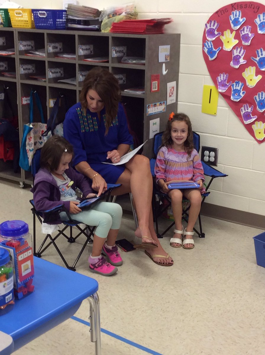 VickiSparkman's tweet photo. Learning how to use SeeSaw with Mrs. Alford! #seesaw,#so much fun,#CPS https://t.co/ygrBdQ76Af