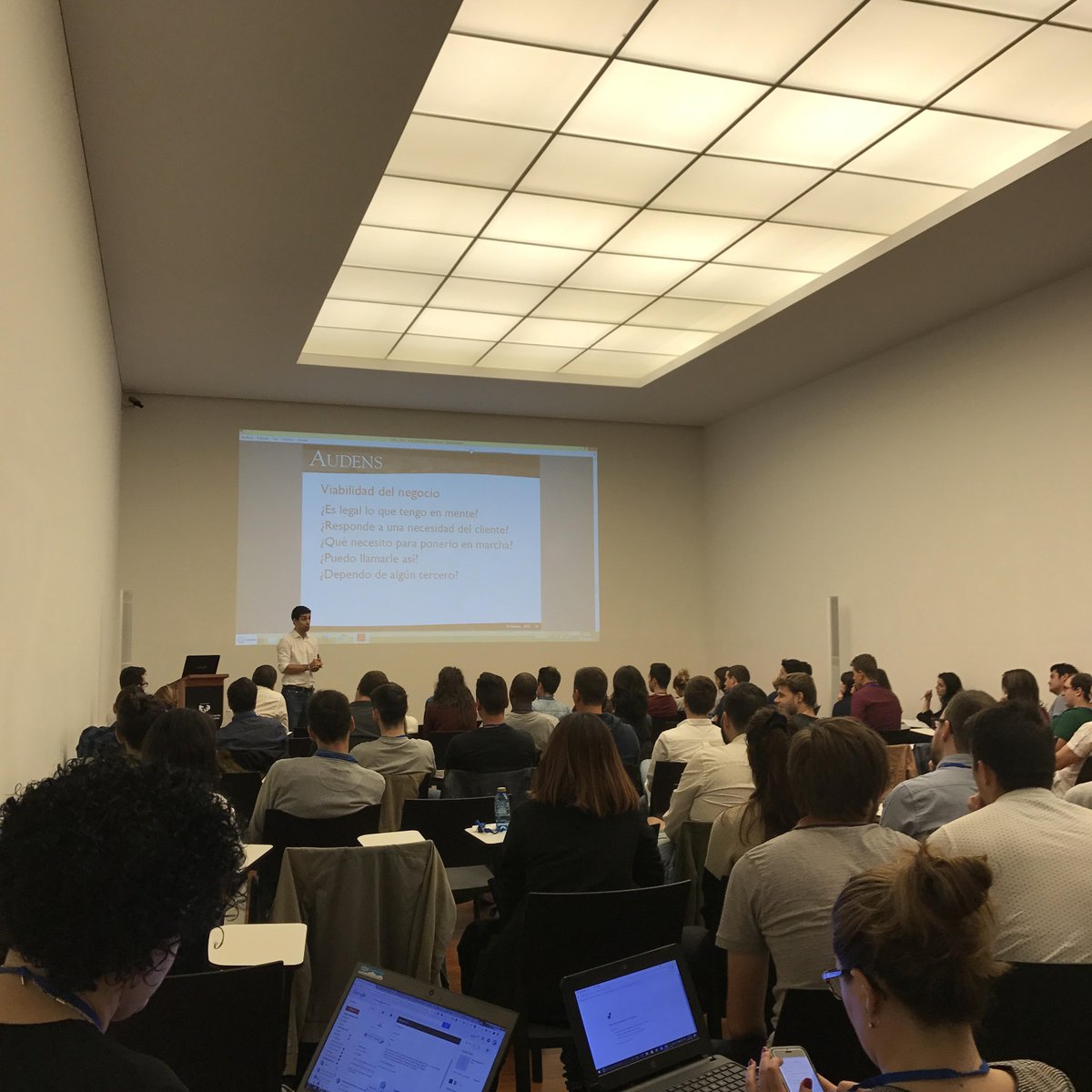 etorkizulan's tweet image. El encuentro de jóvenes emprendedor@s #1M30 @emprenderzitek ha llegado a su fin, una experiencia útil y atractiva. El ambiente inmejorable🕺💃