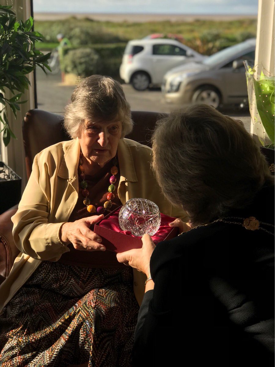 Chadwickhotel's tweet photo. Mayor Presents gifts to 84 year old Barbara Johnson who hasn't missed a visit since 1933! https://t.co/F3fYPK6Z2Y