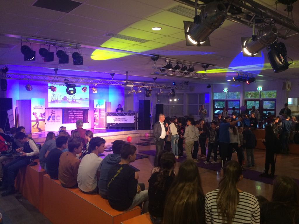 Gave en gezonde kick-off van de <a href="/JOGGNL/">JOGG</a> week! Dank aan talentvolle <a href="/JuvatWestendorp/">Juvat Westendorp</a>! En trots op onze kantineschalen v/d <a href="/GezondeSchoolNL/">Gezondeschool.nl</a>!