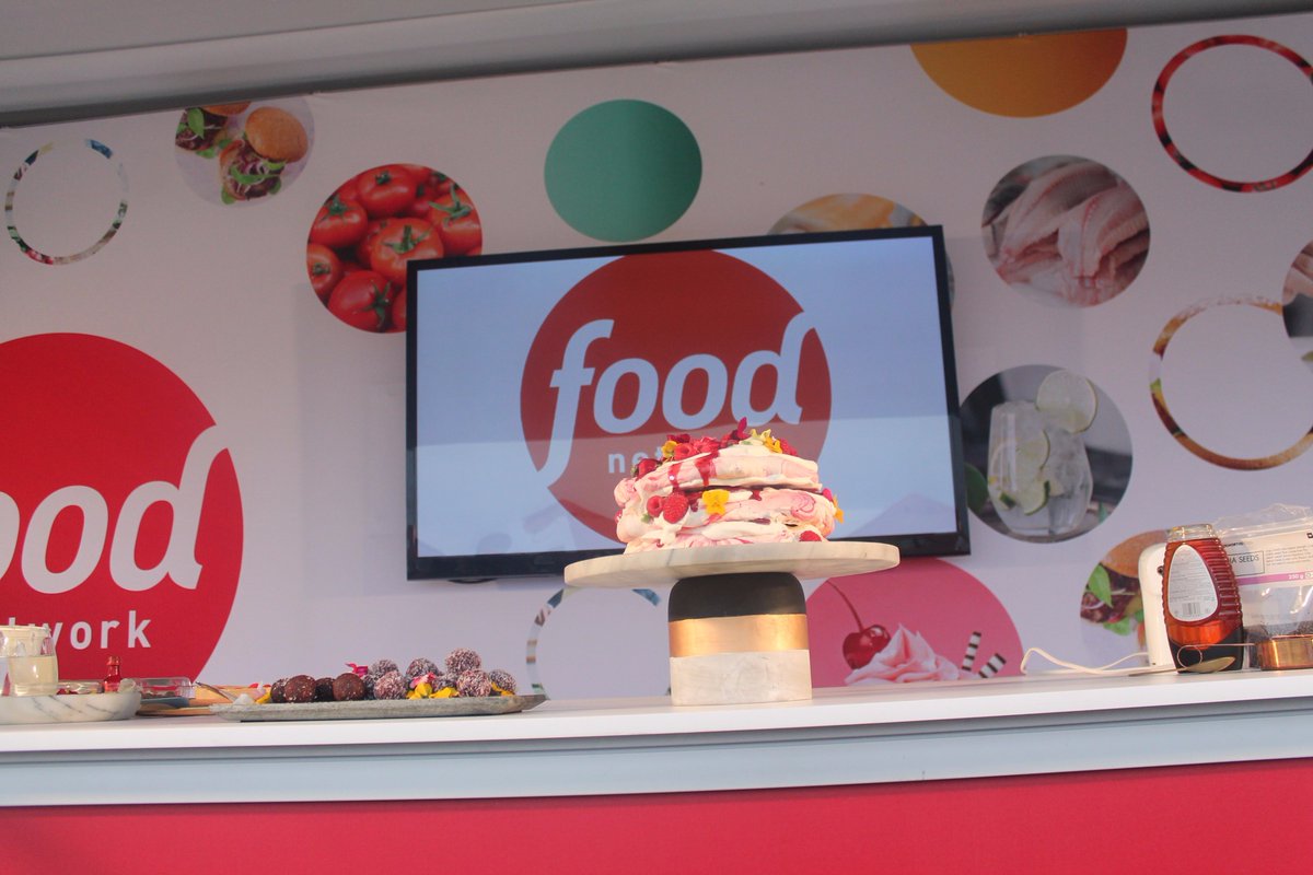 DidimaloM's tweet photo. This dessert looked so delicious.Siba is amazing&love her shows.So great to see her in action at #DeliciousFest2017 #DStvDelicious #Foodie https://t.co/NP2VbcNzWH