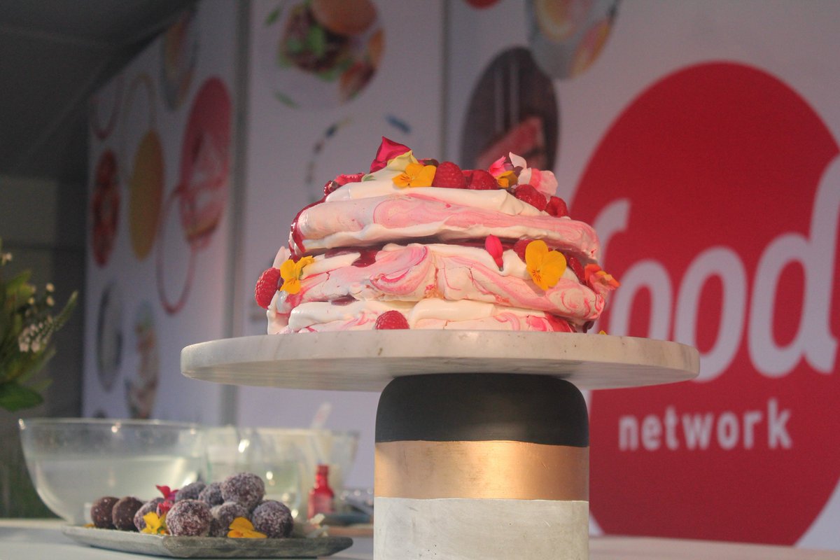DidimaloM's tweet photo. This dessert looked so delicious.Siba is amazing&love her shows.So great to see her in action at #DeliciousFest2017 #DStvDelicious #Foodie https://t.co/NP2VbcNzWH