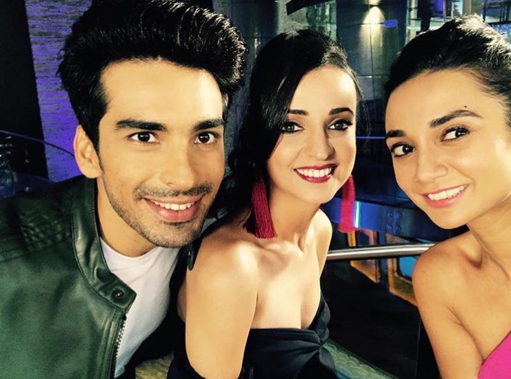 #SanayaIrani with @itsmohitsehgal & #iradubey for a Talk show #atablefortwo..my baby looking soooo gorgeous😍😍