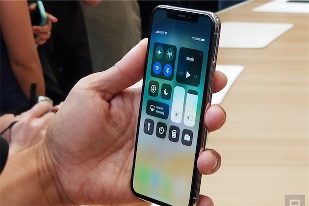 MacGeneration's tweet photo. L'iPhone X ira se faire réparer ailleurs https://t.co/jpBteSTgDJ https://t.co/qvpOAwak7g