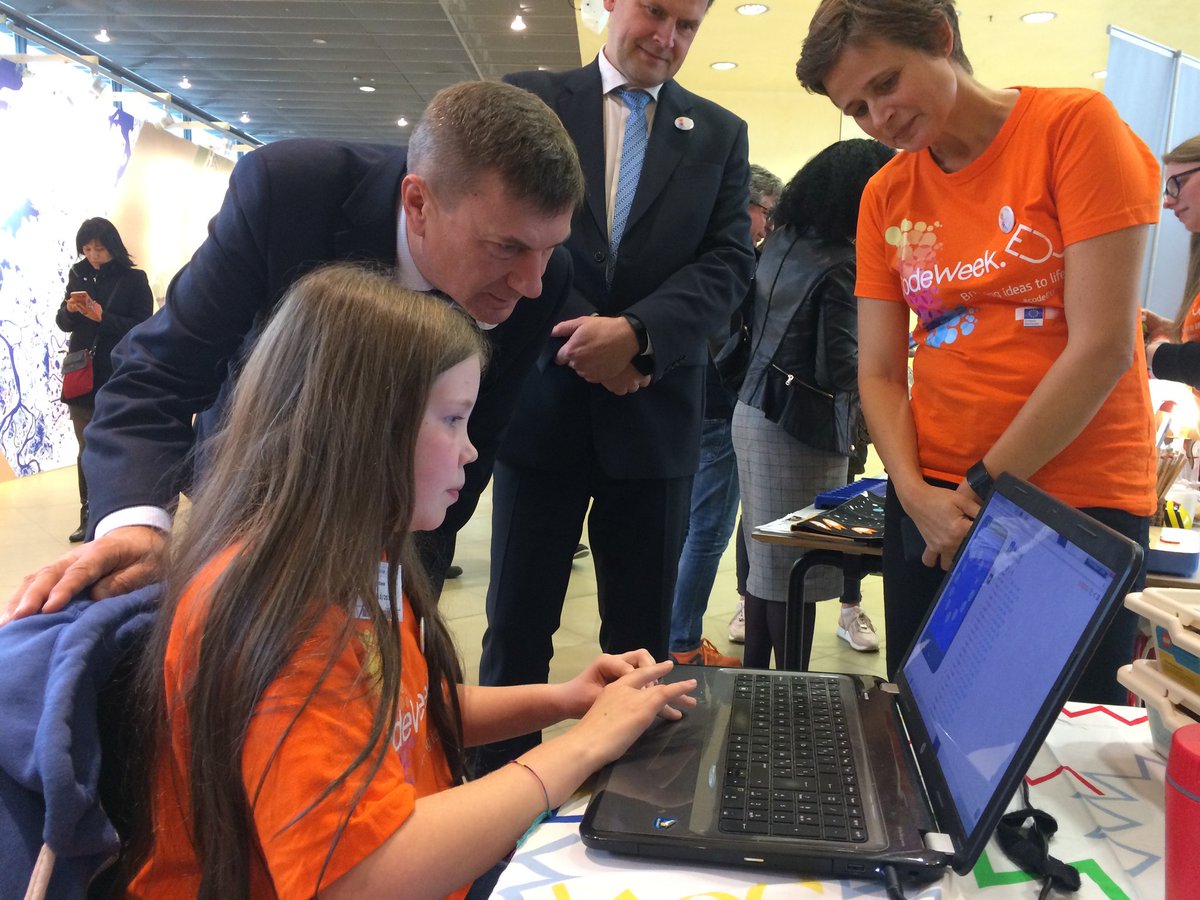 CodeWeekEU's tweet image. #Coding is the essential skill for everyone in the #DigitalSingleMarket @Ansip_eu  #codeeu #codeweek