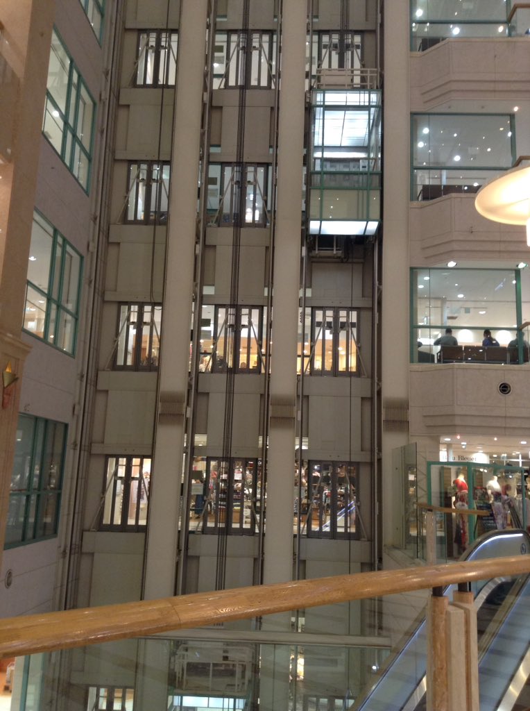 ガンダム على تويتر 八王子の東急スクエアに行った ジーンズはベルトがないと そのまま脱げちゃうほど ベルトの穴は一番小さいのでもずり落ちる ベルトの穴を開けるやつを買いに でもエスカレーターは見晴らしよく 壁ギリギリ エレベーターはガラス張り ち