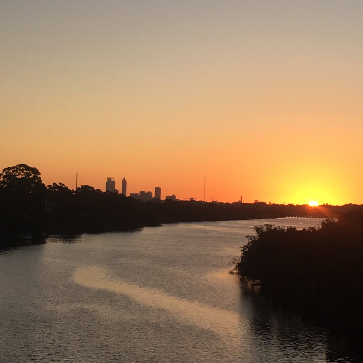 KrisDoherty1's tweet photo. Spring running in Perth. How good. #perthrunning https://t.co/LKOHMvWvXT
