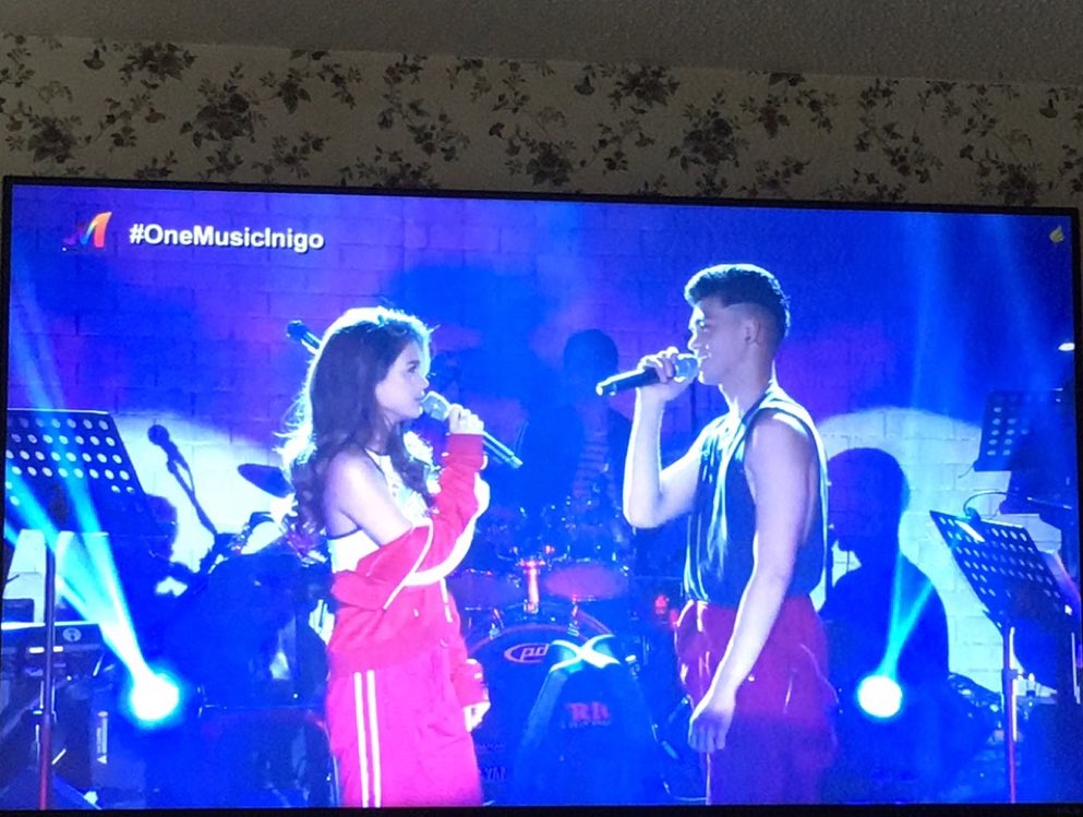 erikaasa10's tweet photo. Im so kilig 😭😭😍😍😍 #MarNigo #OneMusicInigo #OneMusicInigoDigitalConcert @ImPascualInigo @MissMarisRacal Hi from London🙌🏼💞 https://t.co/wafUC8iB3l