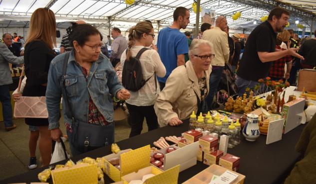 elprogreso_Lugo's tweet photo. #ConImágenes 📸 La Feira do Queixo e do Mel de #Goente se salda con un buen nivel de ventas
https://t.co/vcoffTTWtw https://t.co/Xr82FWtm4a