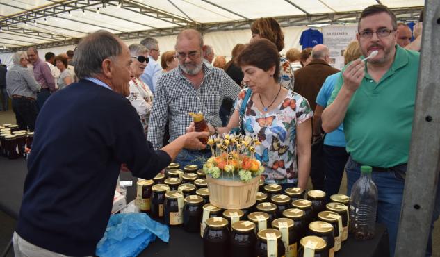 elprogreso_Lugo's tweet photo. #ConImágenes 📸 La Feira do Queixo e do Mel de #Goente se salda con un buen nivel de ventas
https://t.co/vcoffTTWtw https://t.co/Xr82FWtm4a