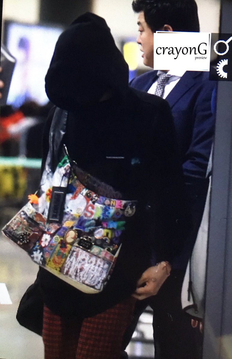 crayonG_cn's tweet photo. #GDRAGON 2017.10.09 인천공항 입국 #권지용   콘서트 수고하셨습니다 집에 가서 푹 쉬세요 ❤️ #crayonG @IBGDRGN https://t.co/yjgZheXil0