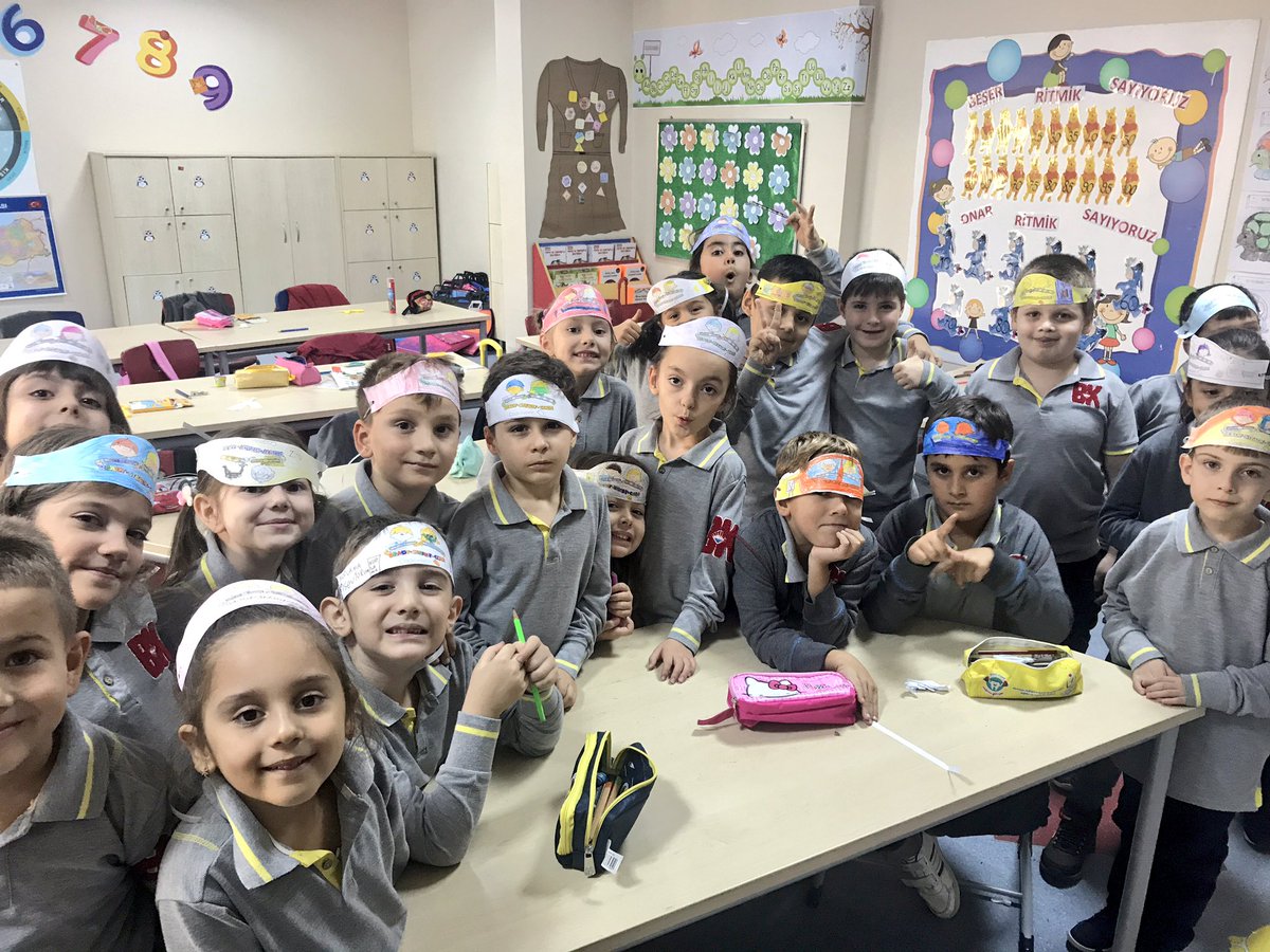 mericbusraa's tweet photo. Avrupa kodlama haftasının açılışını Edirne Bk'da 1-B sınıfımız yaptı. #codeweek #bkegitek @MahmutBozturk @SelinBaran01 @OzyavuzOguz https://t.co/9bYKGIgZwf