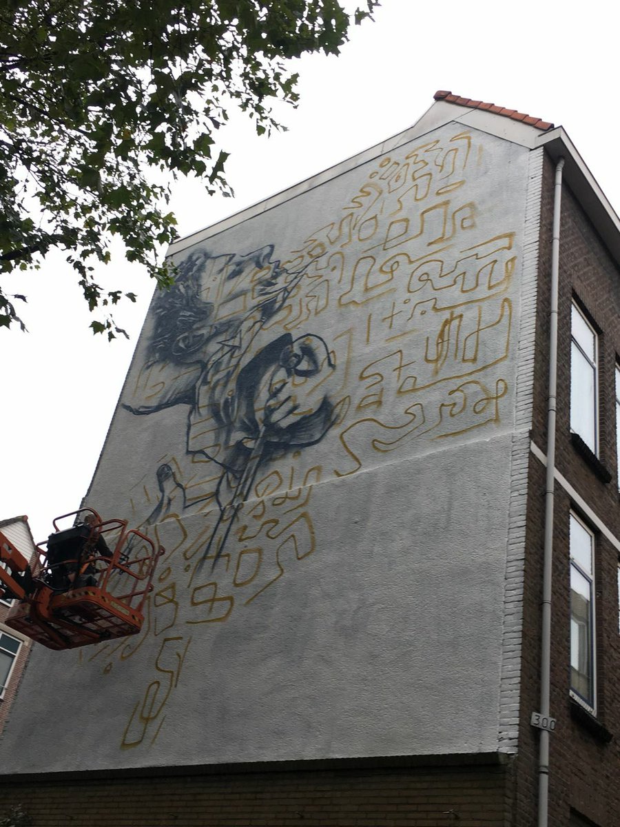 .<a href="/TELMOMIEL/">TELMO MIEL</a> is aan de slag met een nieuwe muur in Crooswijk. Natuurlijk vanaf a.s. zondag tijdens #HIJSLIVE te zien: bitly.com/croosplay