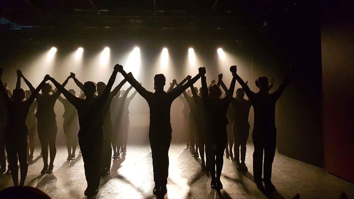 sophiehand_'s tweet photo. 6 shows in 3 days...but we did it! Cre8, it's been a pleasure✨ #sparkledarling https://t.co/2jEkSzZocM