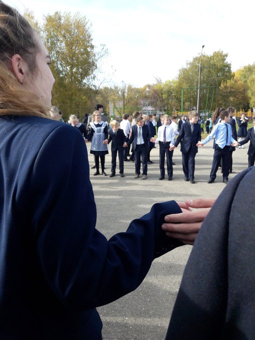 Что делать, колда в шк ищут бомбу?  Правильно, играть😂 https://t.co/EewzpBXC6B