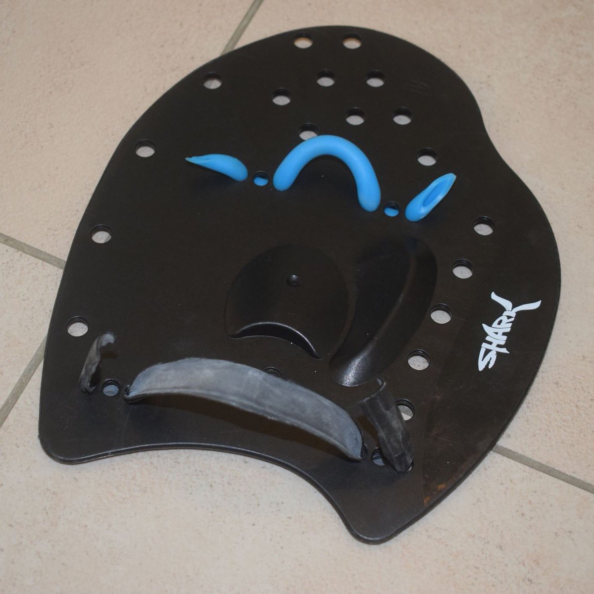 gtntweet's tweet photo. In the spirit of our Maintenance Monday check out today's piece of #TRIDIY, a swim paddle repaired with an inner tube ππ΄ https://t.co/aJwhMumkVG