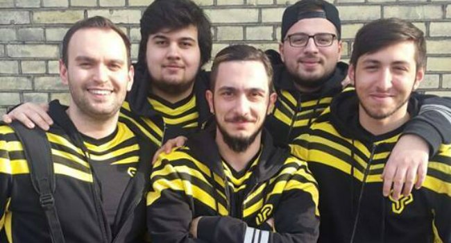 SonAtakSports's tweet photo. Space Soldiers, ROG Masters'tan Çekildi!
https://t.co/XcSeRQeSNj https://t.co/WjlwatOksR