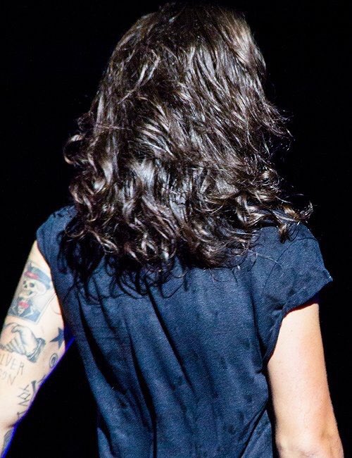 stateofkissy's tweet photo. long haired harry was real????? unbelievable https://t.co/DzN2N4h0Be