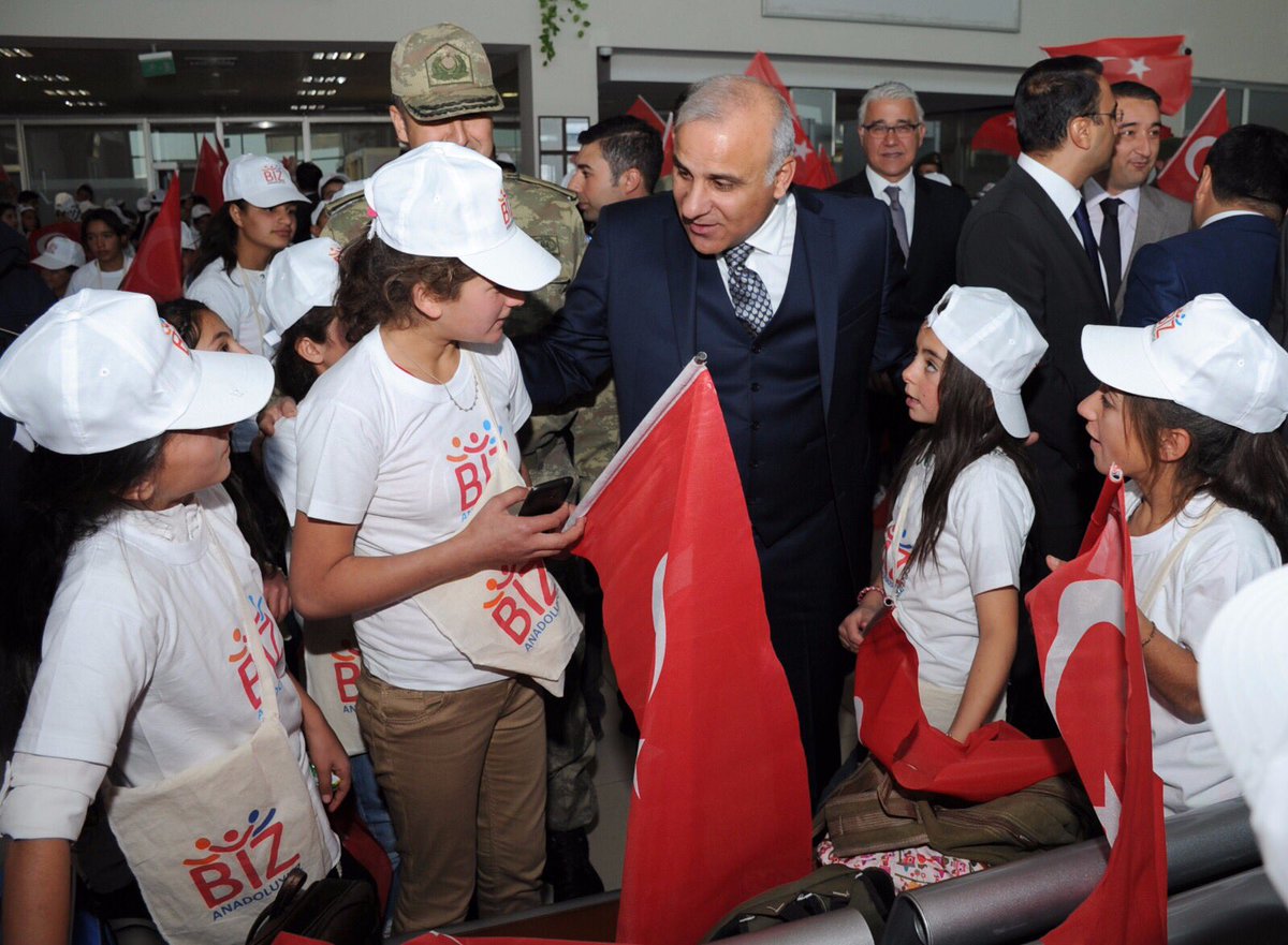 Murat Zorluoğlu (@vali_zorluoglu) on Twitter photo Biz Anadoluyuz.. Proje kapsamında 382 öğrenciden oluşan ilk kafilelerimizi İzmir ve Çanakkale'ye uğurladık. Biz Anadoluyuz.. Proje kapsamında 382 öğrenciden oluşan ilk kafilelerimizi İzmir ve Çanakkale'ye uğurladık.