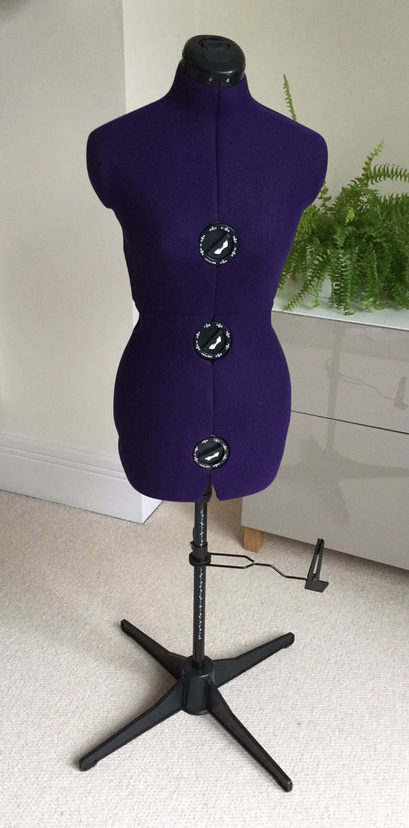 sew_dainty's tweet photo. I am a lucky lucky girl! Say hello to my new sewing sister! Thank you so very much to @Adjustoform for my beautiful new dress form. Christmas has come early ๐๐๐๐#adjustoform #sewing #dressmaking #isew #memade #sewist #sewcialist https://t.co/9wrL0g59K7
