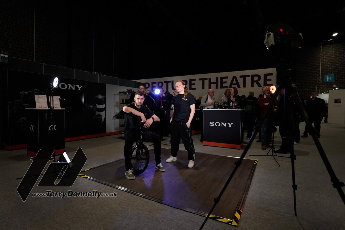 terrydonnelly01's tweet photo. Light setup with @Rotolight at @WilkiCameras #digitalsplash17 for @SonyUK with @MattiHemmings #rotolightneo2 #rotolightaeos #rotolight #A9 https://t.co/KdCDs3xjDs