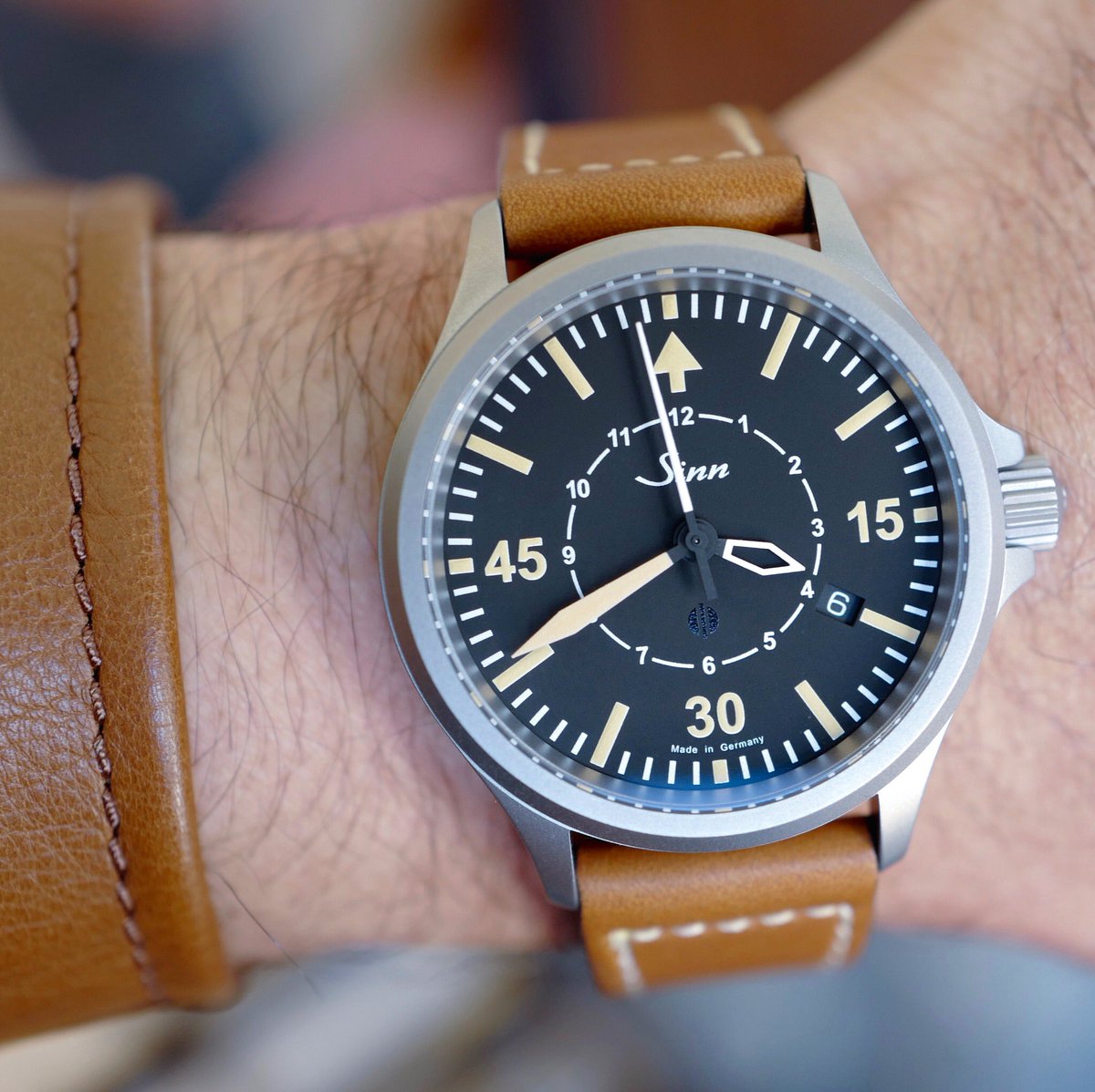 watchmax's tweet photo. When your jacket matches your watch βοΈ #Sinn #856 #BUhr #pilot limited edition #WatchBuys #SanFrancisco #WatchMax #watchgeek #watchnerd https://t.co/mGu3h0V20w