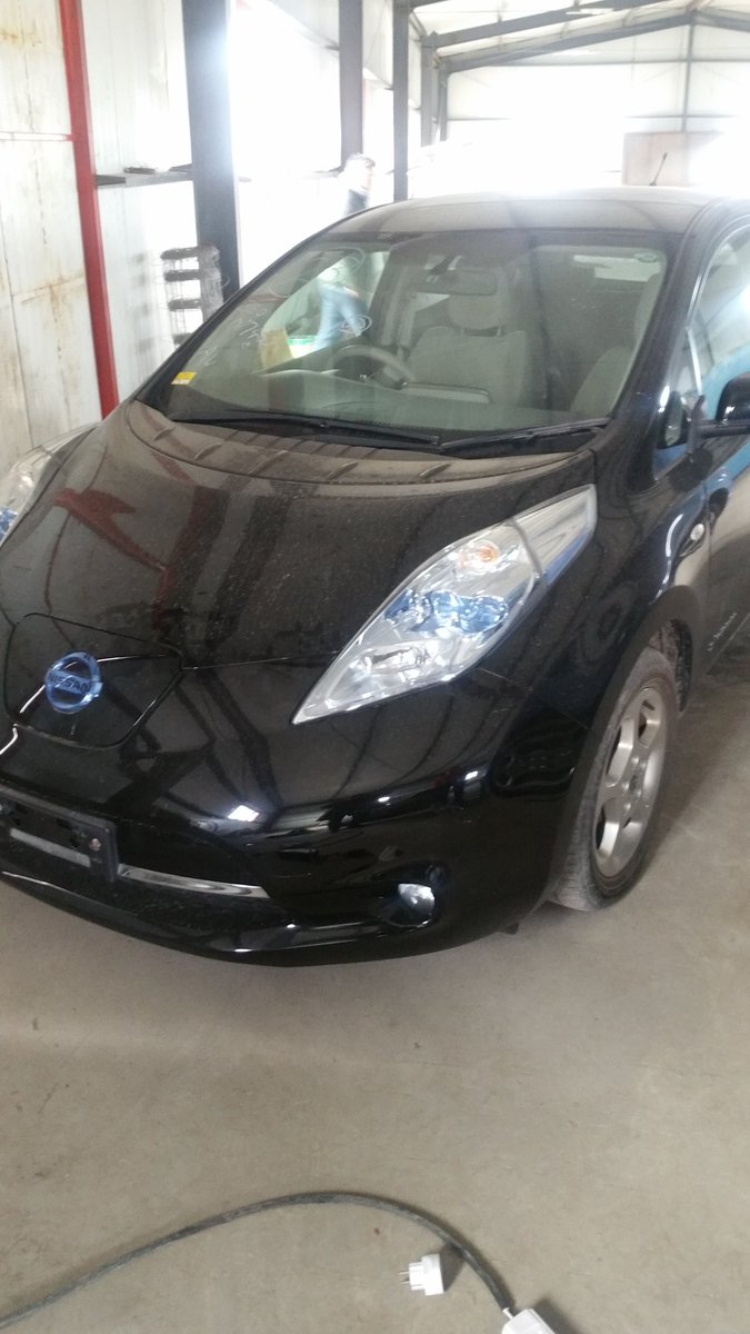 Ниссаны навч. Цахилгаан машин Монголд нутагт явж эхэллээ. 100 км-д 1560төгрөгний эрчим хүч зарцуулж бна даа.