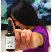 SkinCeuticals's tweet photo. Phloretin CF is a daytime vitamin c #serum that delivers advanced environmental protection. https://t.co/PQko6SuTvd https://t.co/Pl1FhZwJh5