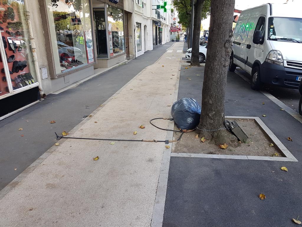 TretornEdgar's tweet photo. À l'automne les capteurs vélos fleurissent, tant mieux. Mais investissements non protégés = résultats faussés https://t.co/wf7487df4j