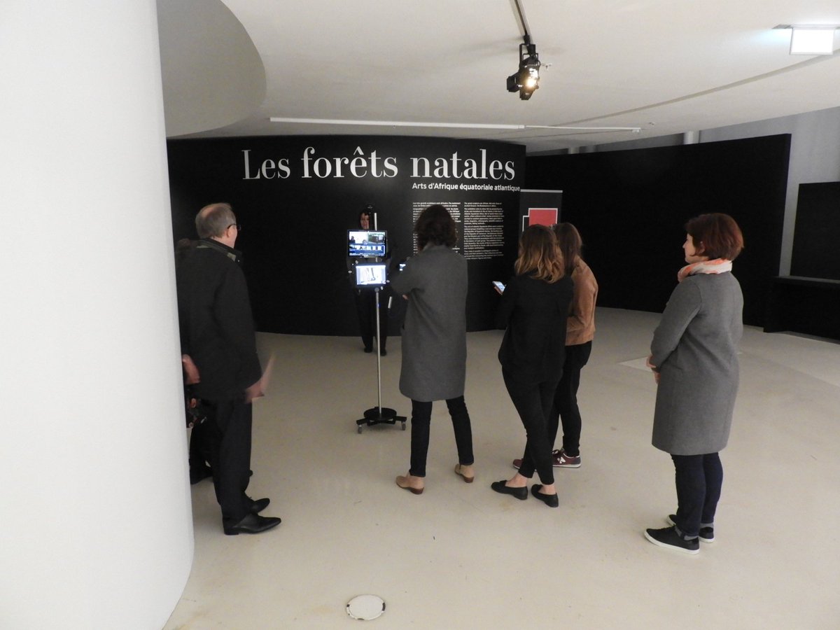 amisquaibranly's tweet photo. Lancement de la première web-visite ce matin pour l'expo #LesForêtsnatales ! Visite guidée transmise en direct à la Fondation Jean-Félicien Gacha au Cameroun. Merci à la fondation @Total pour leur soutien ! #webvisite #quaibranly #technology https://t.co/pg3hX6Ofad