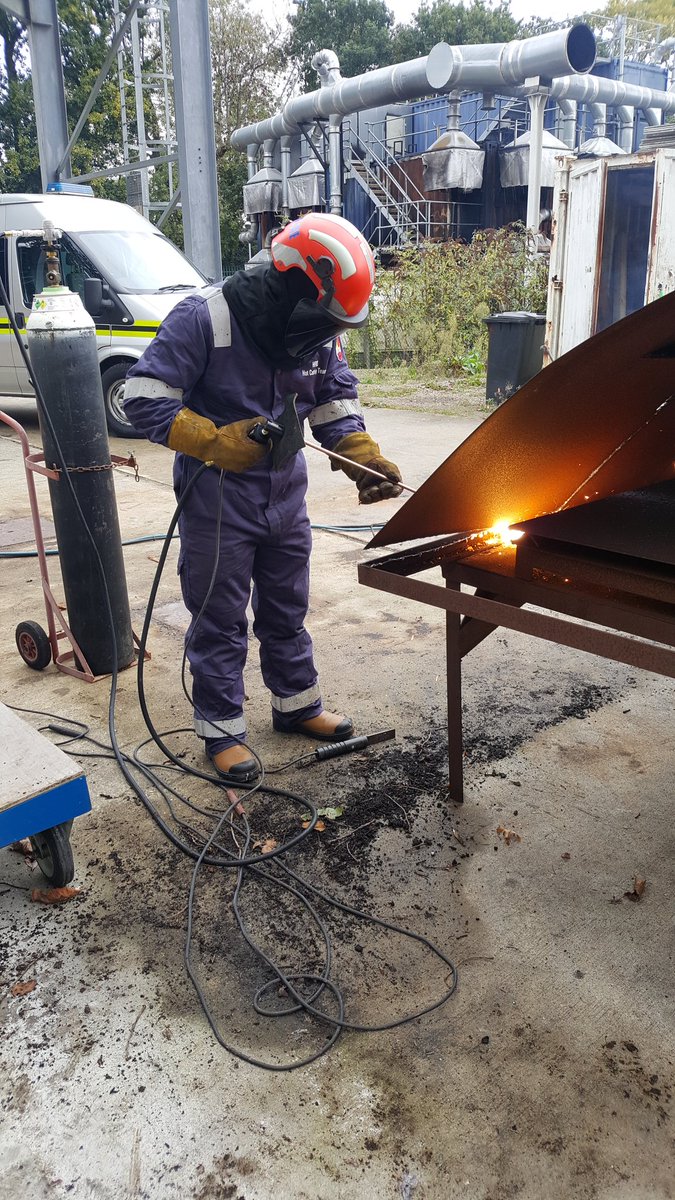 HantsIOW_USAR's tweet photo. #training today with @USAR_Capability @BrocoRankin and #petrogen #hotcutting #notjustfires @Hants_fire https://t.co/iONHkGFtBA