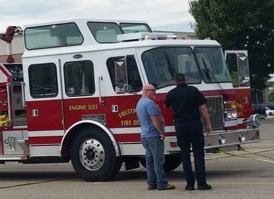 Muskegon_Parole's tweet photo. Muskegon Parole Agent Wiltenburg and Oliver supporting Special Olympics this weekend by pulling fire trucks 🚒🚒👍👍⭐️⭐️⭐️⭐️ https://t.co/youA0X0MmA