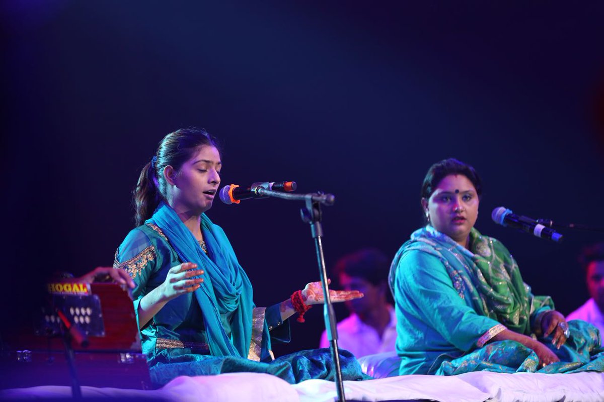 ketanranga's tweet image. PICS don&apos;t lie @PaddyFieldsFest @sonamkalra @sonamohapatra @sunitaviolin @BhojpuriQUEEN @tipriti @smudgal @nooransister @susheelaraman