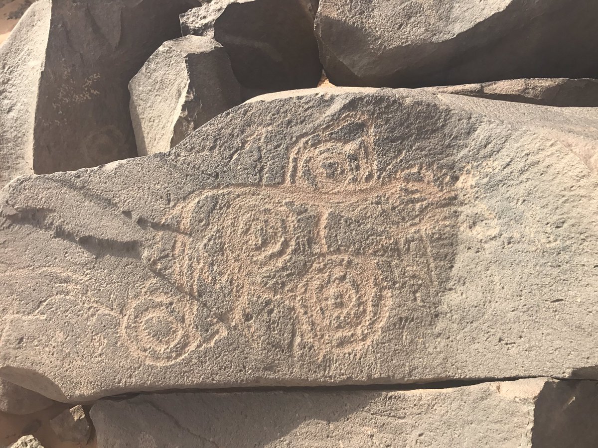 ryanmera's tweet photo. Le plus impressionnant au #TassilinAjjer ? Les peintures rupestres et gravures qui datent pr certaines de 6000ans AJC.. #AuPaysDesTouaregs https://t.co/6Bhn3e0YXg