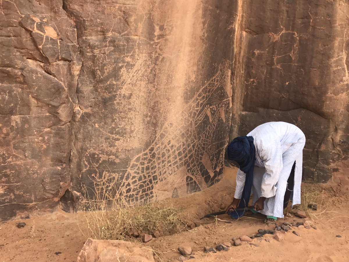 ryanmera's tweet photo. Le plus impressionnant au #TassilinAjjer ? Les peintures rupestres et gravures qui datent pr certaines de 6000ans AJC.. #AuPaysDesTouaregs https://t.co/6Bhn3e0YXg