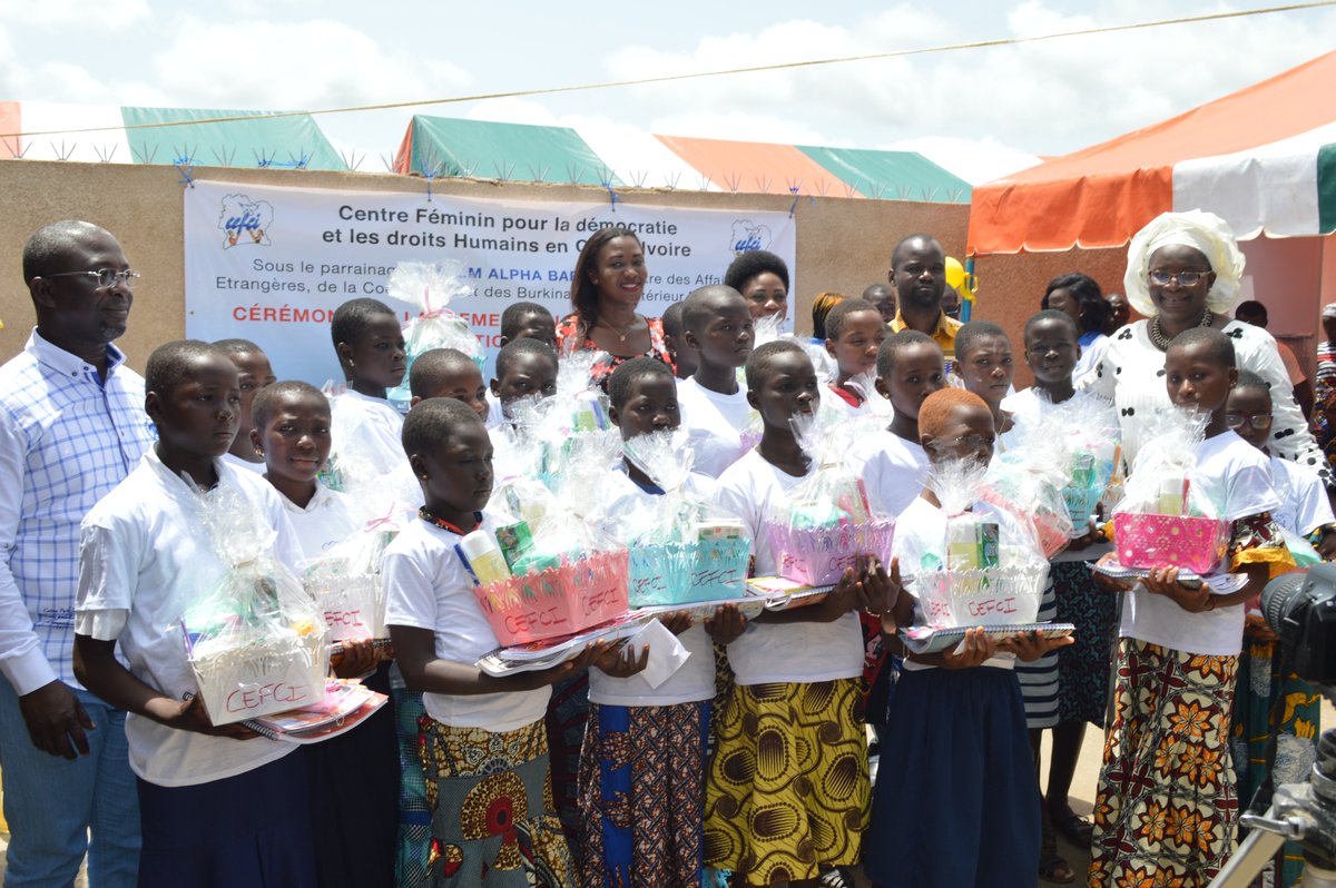 PROGRAMME D'APPUI A L'EDUCATION DE LA FEMME
NIAKARA 2017-2018
PARRAINAGE DE SEM ALPHA BARRY MINISTRE DES AFFAIRES ETRANGERES DU BURKINA FASO