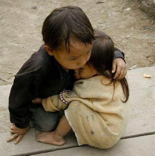 Tu_Van_Lac's tweet photo. Đừng lo e nhé. Cha mẹ không còn bên chúng ta nữa. Hãy mạnh mẽ lên em. A sẽ bảo vệ em trước cuộc sống này. Đừng sợ !
#tuvanlac
#cuocdoi https://t.co/s7UJ2vVQkG