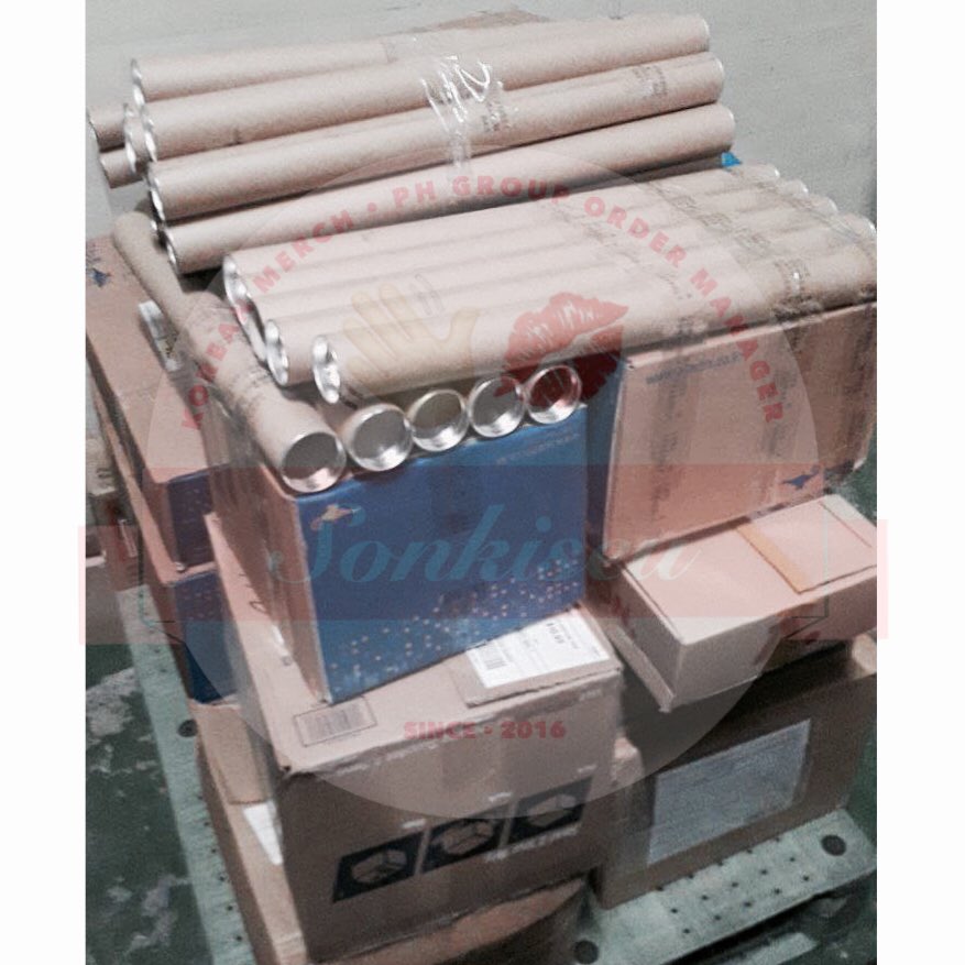 sonkiseu's tweet photo. 📦"HER" albums: are ready for pickup by my uncle when he arrives in Korea~~he'll comeback next week! ^^  #EMEMupdates https://t.co/G6TlwfTRBP