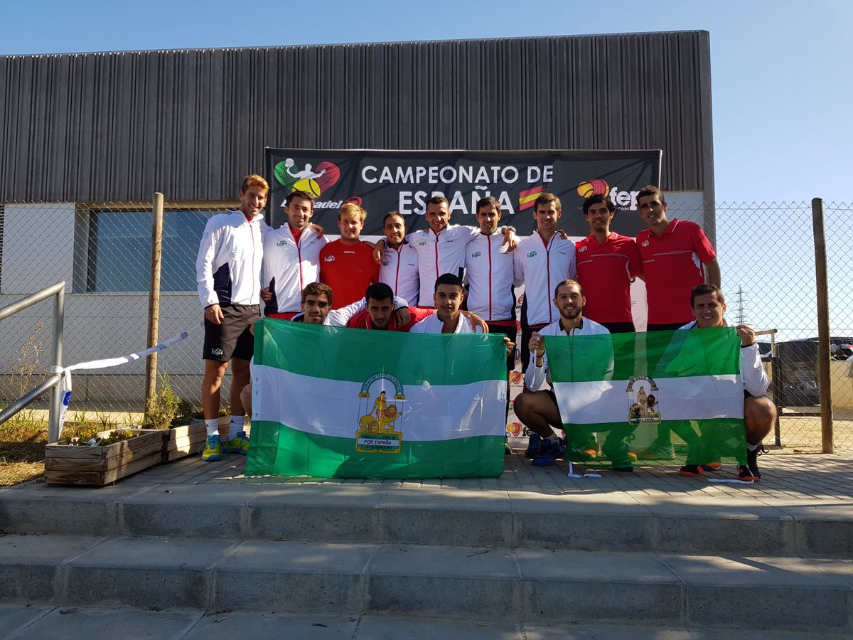 p_herrerapadel's tweet photo. CAMPEONES DE ESPAÑA 🇪🇸💪🏆, lujo pertenecer a este GRAN EQUIPO D AMIGOS ANDALUCES, y lo q juegan de locos 🔝, y 3 jugadores de @bullpadelsport https://t.co/AXaOZSSwcr
