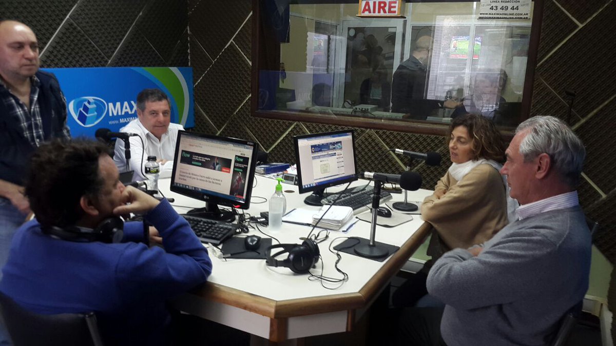 aliciafregonese's tweet photo. AHORA Estamos con @alfredodeangeli y @atiliobenedetti en Radio Máxima de #Gualeguachu https://t.co/lVHYB9WOgU https://t.co/J0eSQOUdi1