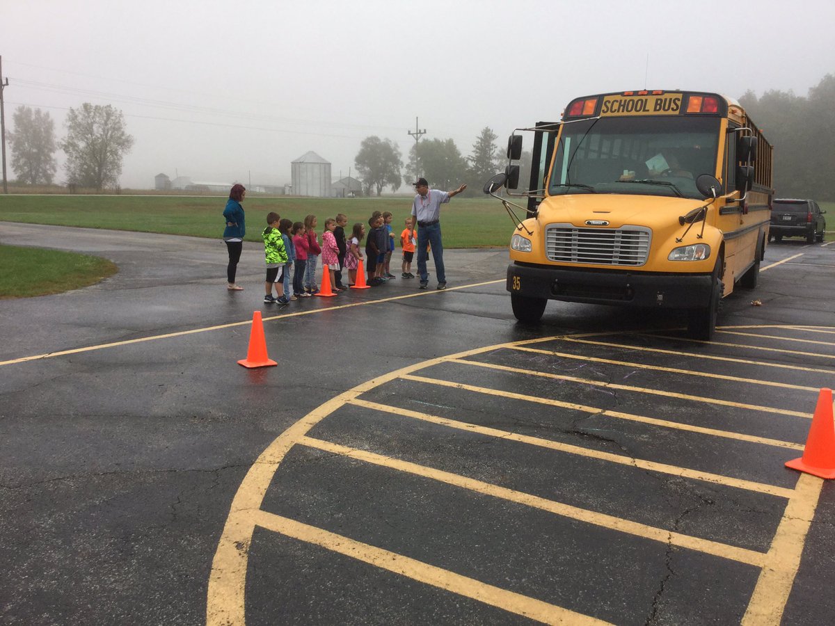 HCCSCTrans's tweet photo. Look at those Salamonie Rebels kicking off Bus Safety week @RebelsSalamonie #HCCSCbusdriversrock #HCCSCTrans https://t.co/X5PfGKFiY4